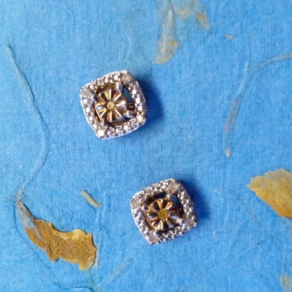 Gold Diamond Stud Earrings - Picture 1 of 7